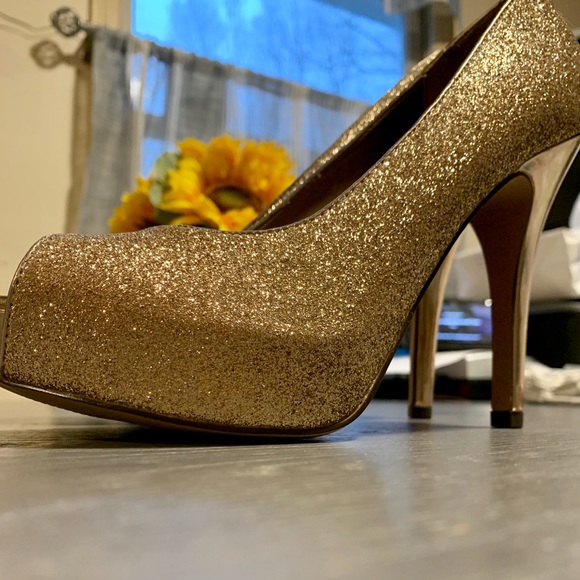 NEW Sexy Jacqueline Ferrar 4.5” Heels - Picture 2 of 6